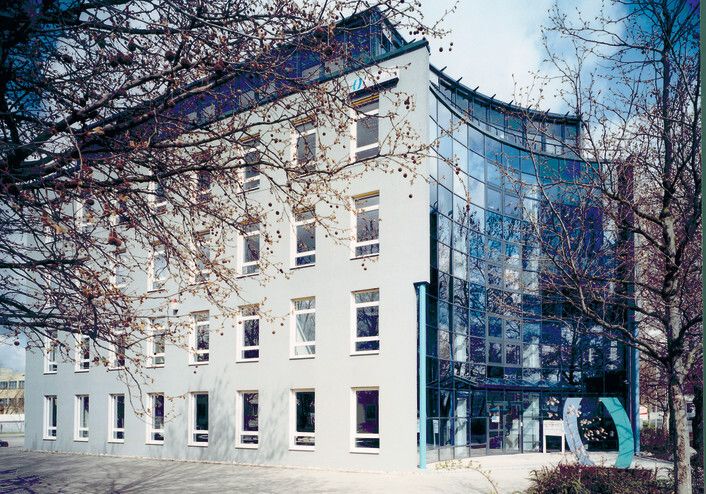 Das Darmstädter Systemhaus PROFI AG unterstützt seit fast 30 Jahren Kunden mit hochwertiger IT zur Optimierung von IT-Prozessen und Systemlandschaften. Mit den innovativen IT-Lösungen schaffen wir messbaren Mehrwert und leisten einen direkten Beitrag zum Unternehmenserfolg unserer Kunden. Wir beschäftigen rund 315 Mitarbeiter an 14 Standorten in ganz Deutschland. (Bild: Profi)