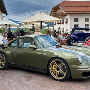 Neu entwickelter Ruf Tribute mit doppelt aufgeladenem, luftgekühlten 3,6-Liter-Boxermotor. Das Kennzeichen des Landkreises Unterallgäu (MN für Mindelheim) deutet auf einen Vorführwagen des Herstellers hin.(Bild:  Peter Diehl)