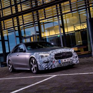 Die neue Mercedes C-Klasse steht in den Startlöchern.(Bild:  Mercedes-Benz)
