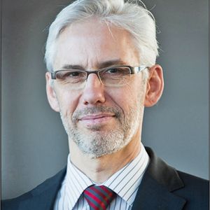 „Die Vernetzung zwischen Ideen aus Forschung und Luftfahrt und der Produktionstechnik zeigt, wo Herausforderungen liegen und an welchen Themen gearbeitet werden muss“, sagt Prof. Berend Denkena, Leiter des IFW, und Vorstandsmitglied des Machining Innovation Network.