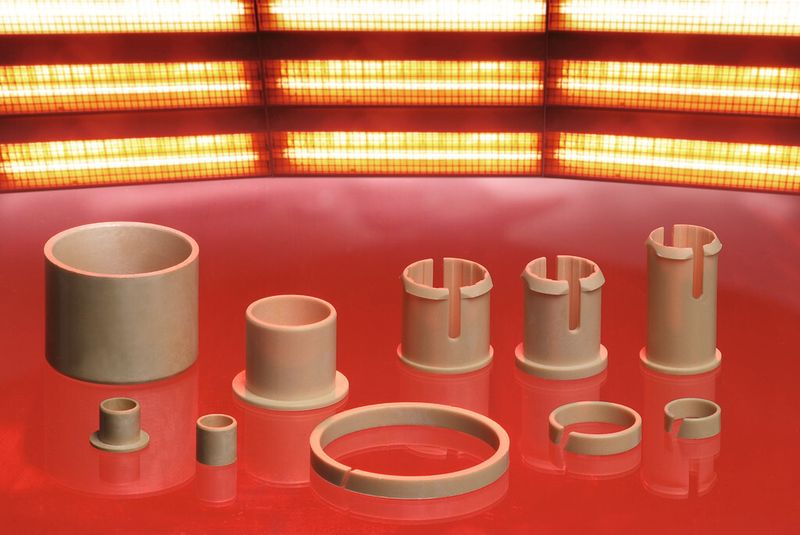 Schmierfreier Allround-Polymerwerkstoff „iglidur J350“ für höhere Temperaturen: beständig bis 180 °C, bei hohem Presssitz bis 150°C, flexibel in der Formgebung, verschleißfest und schlagzäh. (igus)