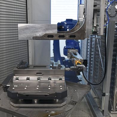 Bei der Bearbeitung der Rohteile kommen wiederum die Zentrischspanner C2.0, die Festbackenspanner S2 und die Nullpunktspannsysteme „gredoc“ zum Einsatz. Fixiert wird mit Schlüsselweite 27. (Bild: Gressel)