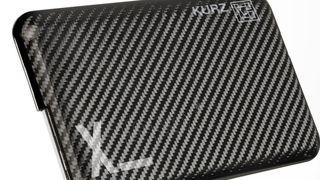 Eine neue Materialkombination der Lanxess-Tochter Bond-Laminates GmbH ermöglicht es in Verbindung mit der Leonhard Kurz-Trockenlacktechnologie, fertig dekorierte Gehäuseteile für elektronische Geräte mit extrem dünner Wanddicke in einem Prozessschritt herzustellen. (Lanxess)