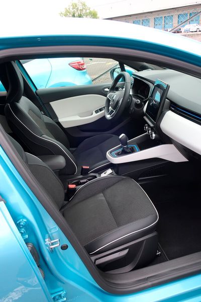 Der Clio soll in der Stadt bis zu 80 Prozent der Strecken elektrisch zurücklegen.  (Bild: Simon/»kfz-betrieb«)