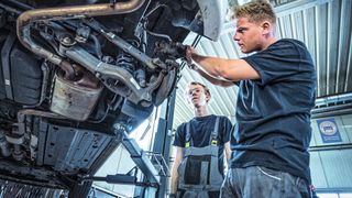 Der Verkauf gebrauchter Fahrzeuge wird für Autohändler durch mögliche Verlängerungen der Gewährleistungsgarantie riskant, fürchtet der ZDK. (Bild: ProMotor)