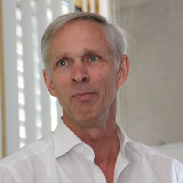 „Unsere Forschung ist fokussiert auf Milch und Milchprodukte“, sagt Prof. Dr.-Ing. Jörg hinrichs vom Institut für Lebensmittelwissenschaft und Biotechnologie an der Universität Hohenheim in Stuttgart. – Auch dort werden an den Maschinen Kabel von Lapp Kabel verwendet. (Bild: Reinhold Schäfer)