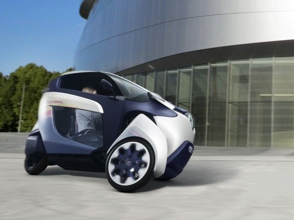 Der Toyota i-Road kombiniert die Vorzüge eines Autos mit der Wendigkeit eines Zweirads (Bild: Toyota)