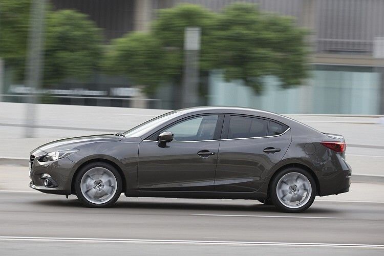 Andere Firmen verkaufen so ein Design als „viertüriges Coupé“. (Foto: Mazda)