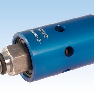 Drehdurchführungen in Closed-Seal-Ausführung funktionieren beim Arbeiten mit KSS auch bei Verunreinigungen im verwendeten Medium problemlos.