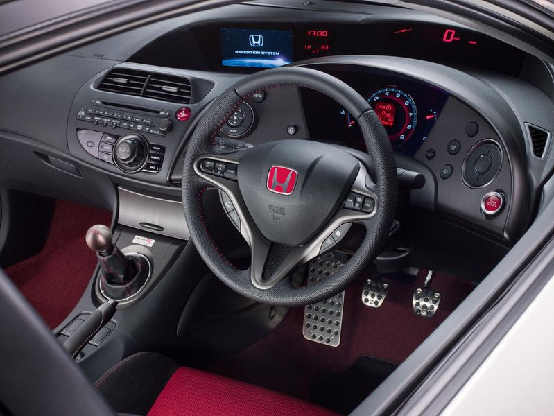 Das Interieur des Civic Type R mutet sportlich und futuristisch zugleich an. (Archiv: Vogel Business Media)