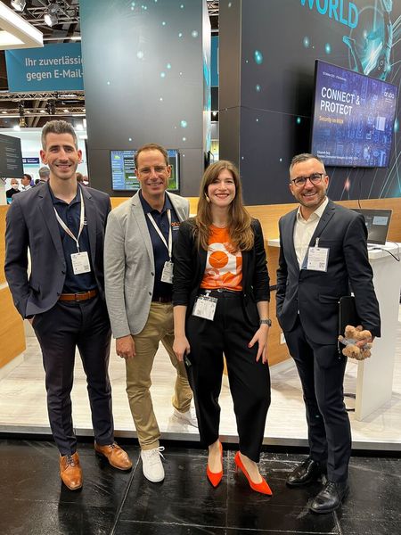 (v. l.) Markus Emde und Jochen Müdsam, HPE Aruba, und Elisabeth Berg, HP, und Markus Prezioso, Nuvias. (Bild: Vogel IT-Medien GmbH)