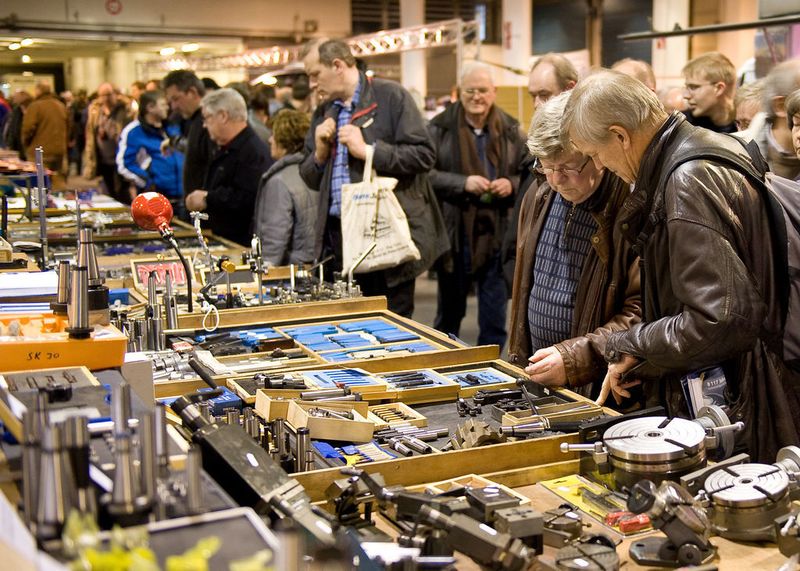 Auf dem Teilemarkt der Bremen Classic Motorshow findet fast jeder das gesuchte Ersatzteil. Fotos: Messe Bremen (Archiv: Vogel Business Media)