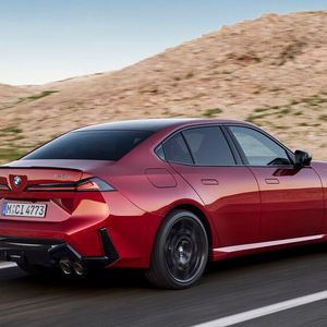Leistungsstarke Ottomotoren (hier die Variante M350x mit 326 kW/443 PS) wird es weiterhin geben – sparsame Diesel allerdings nicht.(Bild:  BMW)