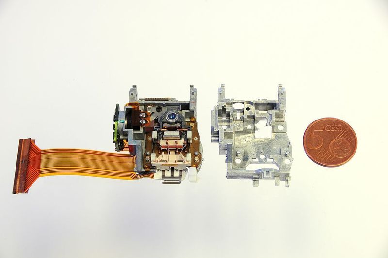 Bild 5b: Sogenannter Sledge für CD-Player. Dieses Zinkdruckgussteil hat viele komplexe Strukturen trotz kleiner Abmesseungen. (Archiv: Vogel Business Media)