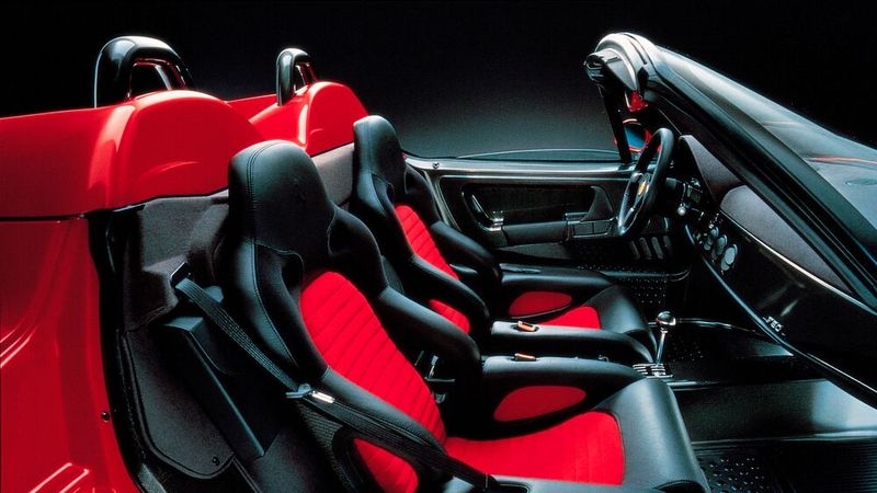 Supersportwagen haben meist einen Nachteil: Gepäckraum ist entweder eng begrenzt oder gar nicht vorhanden. Wochenendausflug zu zweit in die thüringische Rhön? Kann man vergessen. (Bild: Ferrari)