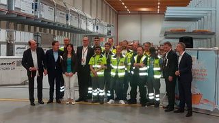 Jettainer hat sein neues Lademittel-Logistikzentrum, den sogenannten „JettHub“, feierlich eingeweiht. (Jettainer)