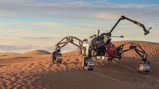 Bremer Wissenschaftler erforschen das Potenzial quantenmaschineller Lernverfahren für die robotische Navigation im Weltraum. Für Feldtests in Marokko nutzten sie den DFKI-Roboter SherpaTT. (Bild: DFKI, Florian Cordes)