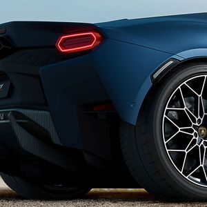 Starker Abgang: Auch am Heck des Temerario sind diverse hexagonale Elemente zu finden.(Bild:  Lamborghini)