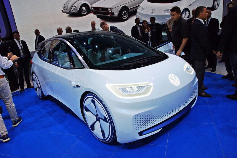 Das VW-Konzept „ID“ soll einen Ausblick auf ein Auto geben, bei dem über 400 Kilometer E-Reichweite für weniger als 30.000 Euro zu haben sein sollen.  (SP-X/Matthias Knödler)