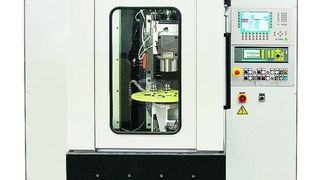 Hakenmaschine mit Werkzeugwechselsystem für die schnelle Bearbeitung von Kugeln und Kalotten. (Archiv: Vogel Business Media)