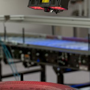 Dank patentierter Algorithmen liefern die neuen Reifen-ID-Systeme von Cognex äußerst zuverlässige Leseergebnisse.