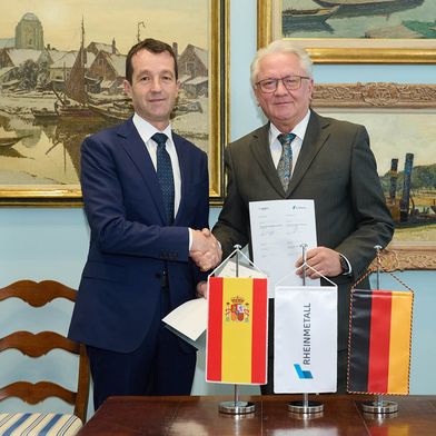 From left to right: Ángel Escribano, Executive Chairman Indra and Armin Papperger, CEO Rheinmetall (Source: Rheinmetall AG)