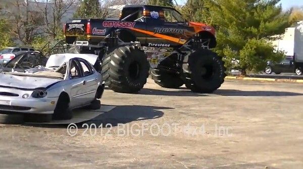 Der Bigfoot 20: der weltweit erste Monstertruck mit Elektroantrieb macht mit über 260 kW und 1100 Nm Autos umweltschonend platt (Bild: Bigfoot 4x4 Inc.)