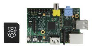 Raspbery-Pi-Bundle: Sechs Betriebssysteme auf einer SD samt Raspberry Pi bietet Farnell an (Bild: Farnell)