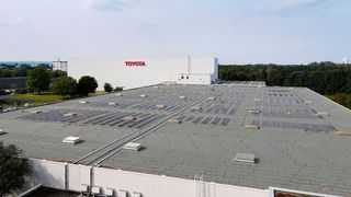 Logistikzentren wie das von Toyota in Köln sind in Ballungsräumen eher Mangelware. (Bild: Toyota)