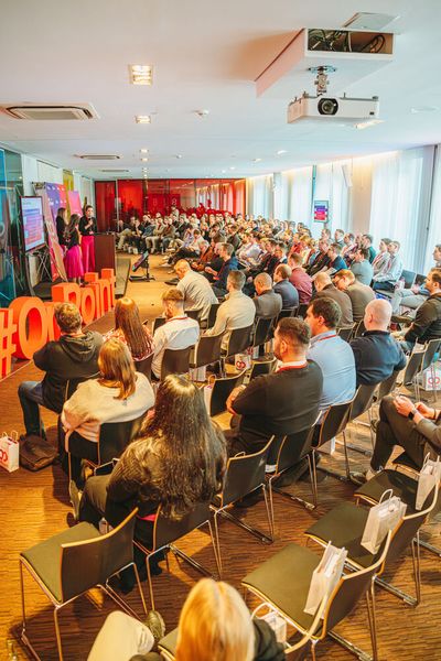 Es gab viele interissierte Teilnehmer in Hamburg. (Bild: HateAid)