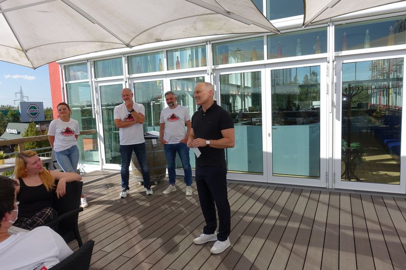 Prof. Dr. Gordon Thomas Rohrmair, Präsident der Hochschule Augsburg und Schirmherr der Veranstaltung, sagt zu den Teilnehmern:„Die Welt von Morgen wird immer komplexer, auch die IT Systeme, die für den Umweltschutz sowie in der Industrie gebraucht werden, werden dementsprechend komplexer. Da braucht es Persönlichkeiten – wie Euch – die dafür sorgen, dass diese Technologien auch sicher eingesetzt werden können. Ohne Euren Einsatz klappt das nicht! “ (IT-BUSINESS)