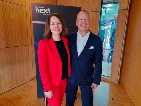 Christine Hensel, Director Systems Engineering, und Thomas Herrguth, General Manager, Germany, nach dem Gespräch mit IT-Business.(Bild:  Nutanix)