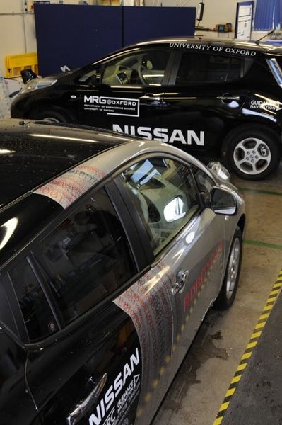Autonom und elektrisch: Die Mobile Robotics Group der Oxford University hat einen Nissan LEAF zum autonom fahrenden Elektroauto umgebaut (Bild: MRG, Oxford University)