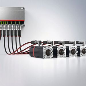Das zu allen Versorgungsmodulen passende Verteilermodul AMP8805-1010-0000 von Beckhoff bietet nun einen Eingangsspannungsbereich von 155 bis 848 V DC. Hannover Messe 2025: Halle 9, Stand F06(Bild:  Beckhoff)
