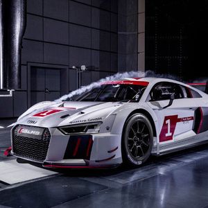 Audi verwendet 50 Prozent Gleichteile aus dem Serien-R8, hat die Lastkollektive schon in der Entwicklung festgemacht und auf den Prüfständen von der Entwicklungsabteilung der Vorserie testen lassen. 