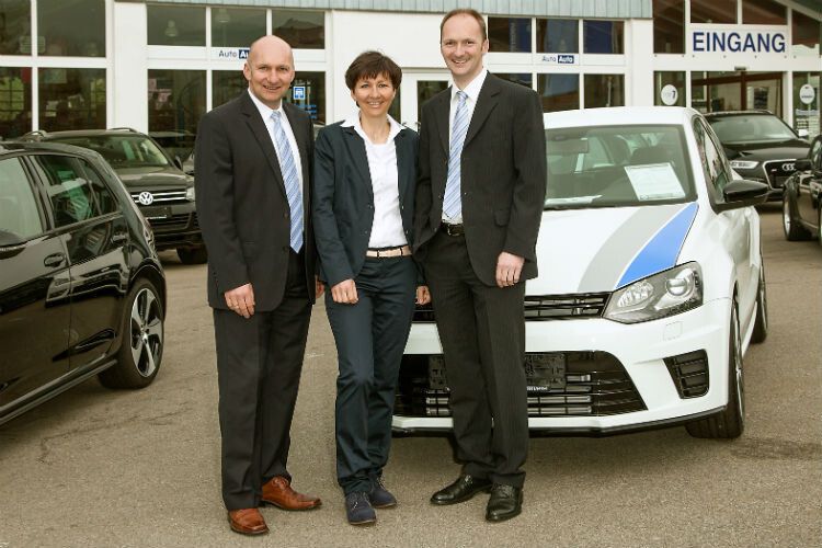 Die Geschwister Heinz, Andrea und Thomas Niedermayer (v. li.) leiten das markenunabhängige Autohaus in zweiter Generation. (Foto: Eiglsperger)