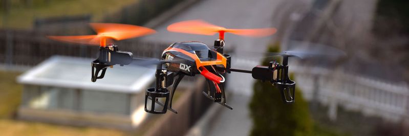 Millionen Drohnen befinden sich heute schon in privater Hand. Deutsche Sicherheitsbehörden halten sogar Drohnenangriffe auf Fußballstadien und andere Massenveranstaltungen für möglich.(Bild:   / CC0)