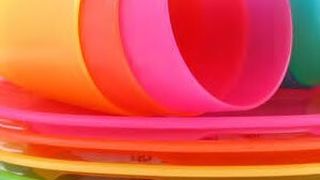 Polypropylen (PP) steckt überall: in Verpackungsmaterial und Haushaltsgeräten, in Kleidern ebenso wie in Fahrzeugen und zahllosen anderen Produkten. Im Jahr 2013 wurden weltweit 55,1 Mio. t Polypropylen verbraucht, wie das global tätige Marktforschungsinstitut Ceresana jetzt berichtet. (Bild: Ceresana)