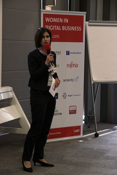 Daniela Schilling (Leiterin Vogel IT-Akademie) begrüßte zu Beginn alle Teilnehmerinnen… (Bild: Vogel IT-Akademie)