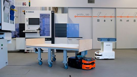 Im „proto_lab“ testet die Technische Hochschule Rosenheim den Einsatz mobiler Roboter für kleine und mittelständische Unternehmen (KMU).(Bild:  Safelog)