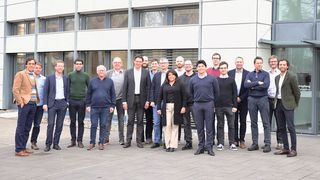 Das SAFari-Konsortium, bestehend aus Vertretern von ASG Analytik-Service, BP Europa,  Clariant, des DLR und des Fraunhofer ISE. (Bild: Fraunhofer ISE)