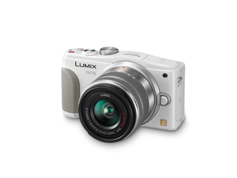 Bei Systemkameras wie der Lumix GF6 kann das Objektiv ausgetauscht werden. (Bild: Panasonic)