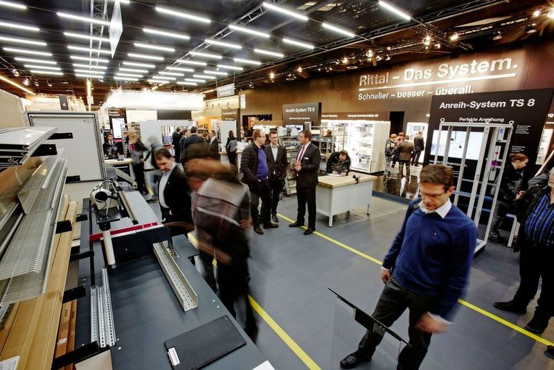 Auf der SPS IPC Drives stellte Rittal den neuen Geschäftsbereich Rittal Automation Systems vor. Damit erweitert das Unternehmen sein umfangreiches Lösungsprogramm für den Steuerungs- und Schaltanlagenbau. (Bild: Rittal; ValÃ©ry Kloubert)