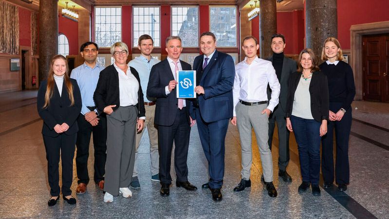 Im neuen Projekt „CircEL“ erforschen Ingenieure und Juristen gemeinsam Wege zu einer wirklichen Kreislaufwirtschaft. Die Carl-Zeiss-Stiftung fördert das Forschungsprojekt mit drei Millionen Euro für die kommenden sechs Jahre.(Bild:  Silvia Wolf / Universität Freiburg)