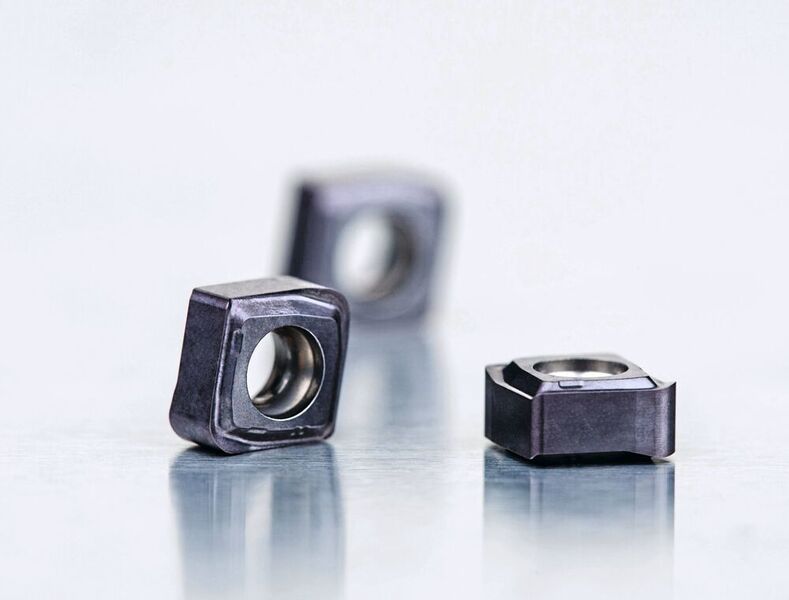 Wiper-Schneiden erzeugen, wie es heißt, eine hochwertige Oberflächengüte, was zu einer kürzeren Bearbeitungszeit sowohl beim Schulter- als auch beim Planfräsen im Werkzeugbau führt. Das sind Vertreter des CNHX05-Sortiments, die bis zu vier Schneidkanten aufweisen. (Dormer Pramet)