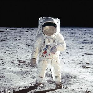 1969: Lee-Ventile bei erster und bisher einziger bemannter Mondlandung im Einsatz. (Bild:  Artsiom P - stock.adobe.com)