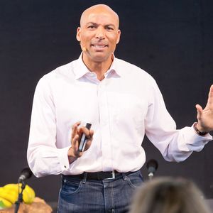 Keynote Speaker Edgar Itt(Bild:  Franz Pfluegl / Corporate Health Convention)