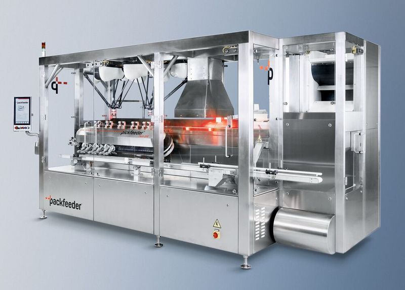 Die Flaschenaufsteller der Pickfeeder-Serie kombinieren das Transportsystem XTS mit bis zu vier Delta-Robotern. (Bild: © Packfeeder; Ivan Raga Photographer)