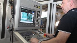 Mit neuen Komponenten, moderner Steuerung und komplett ausgewechselten Platinen ist eine  SHW-Gebrauchtmaschine zu 95 % auf dem technischen Stand einer Neumaschine. (Bild: SHW)
