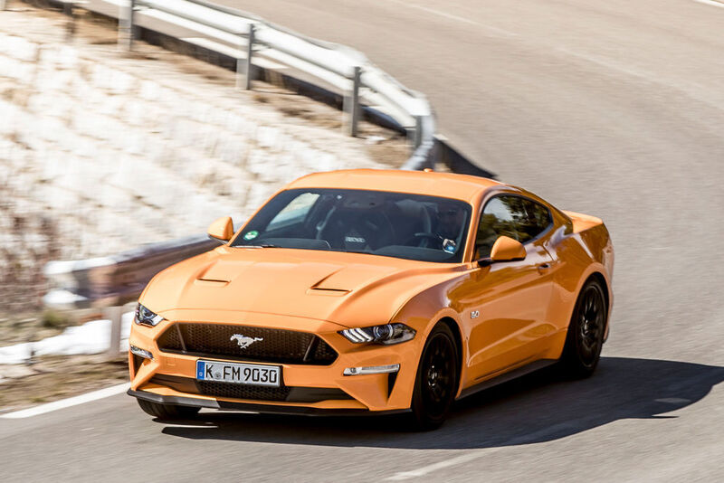 Extrovertiert, laut und ein bisschen vulgär – auch in seiner überarbeiteten Version bleibt der Ford Mustang seinen Tugenden treu. (Ford)